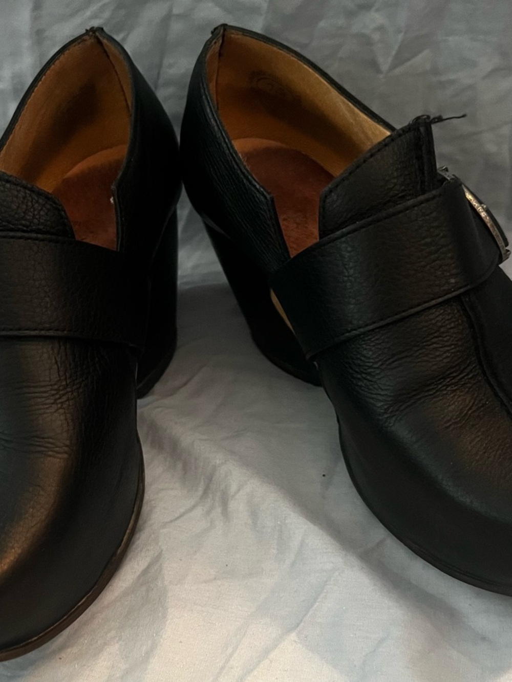 GENTLY USED BLACK LEATHER JOHN FLUEVOG PLATFORM HEELS SIZE 7.5